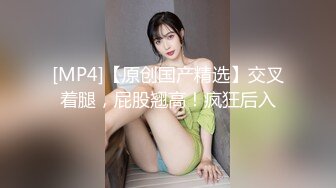 良家小少妇露脸深夜发骚挣生活费，气质风骚玩的开，掰开逼逼给狼友看子宫，道具抽插大黄瓜都插进去了好骚